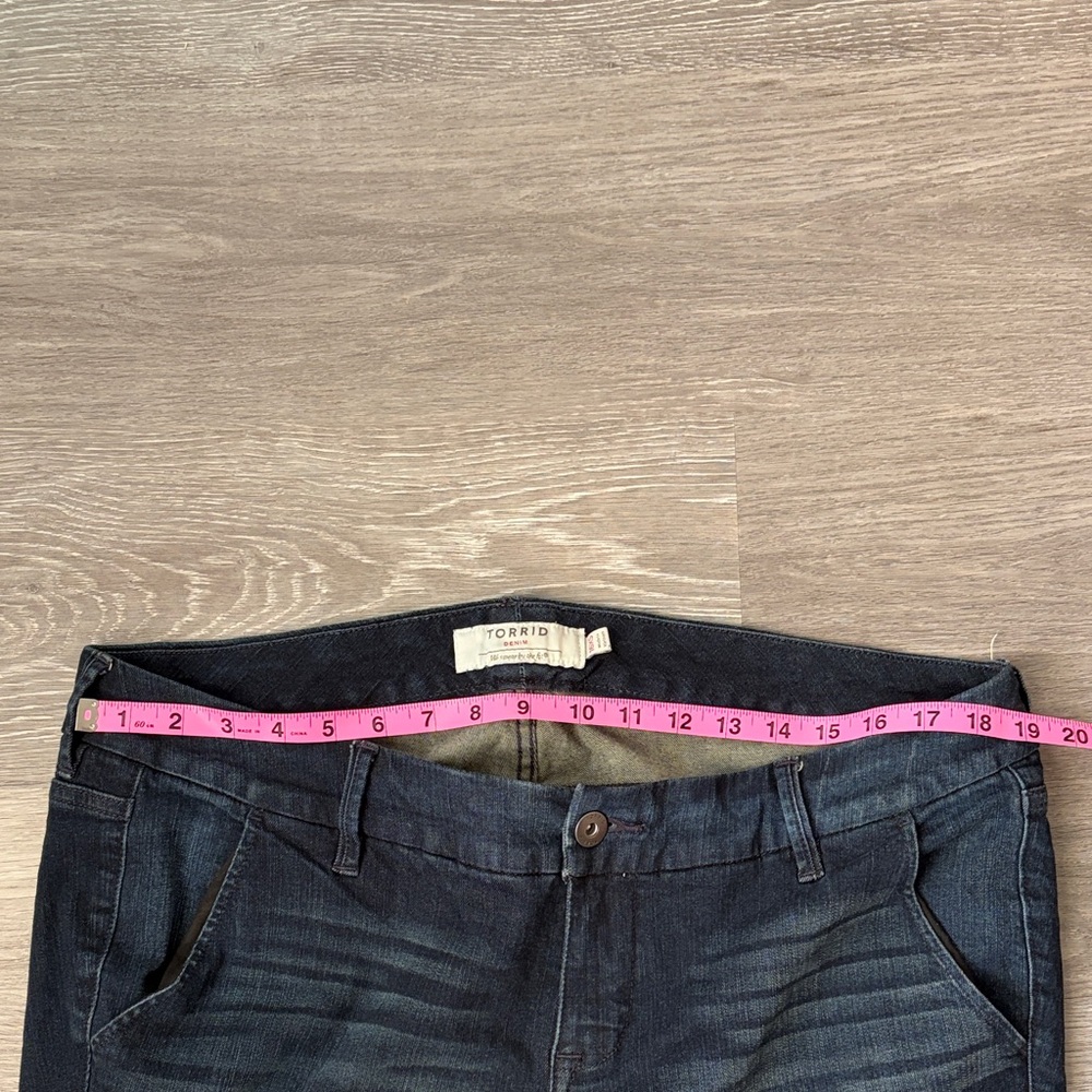 torrid Dark Indigo Extra Short Jeans, 16XS - Picture 4 of 6